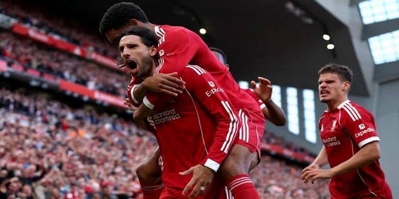 Liverpool VS Arsenal trong bức tranh Ngoại hạng Anh
